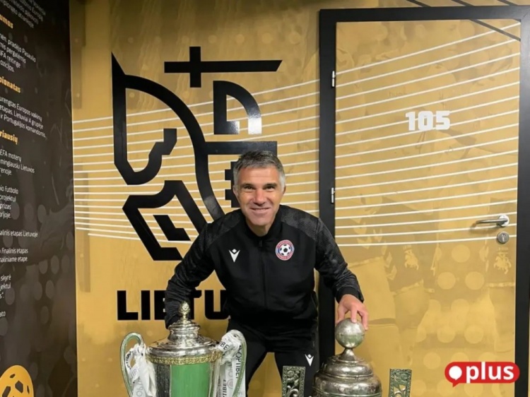 足球报:梅州客家不想在中甲得过且过,新帅+新外援今日抵达